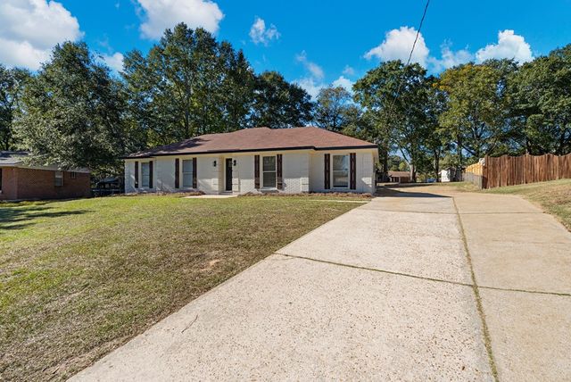 4245 North Oaks Drive, Columbus, GA 31909