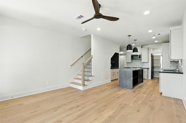 711 Ball Street, Galveston, TX 77550