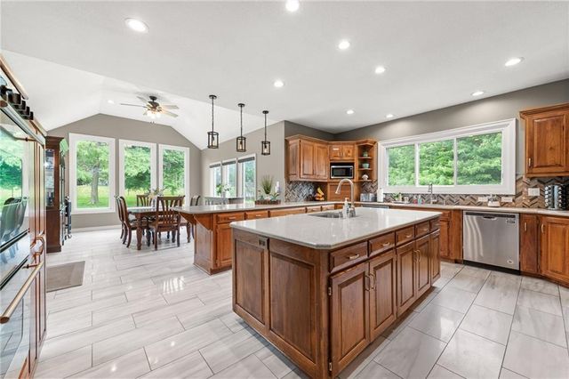6888 W 185th Terrace, Stilwell, KS 66085