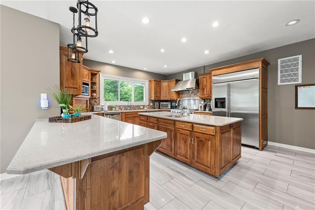 6888 W 185th Terrace, Stilwell, KS 66085