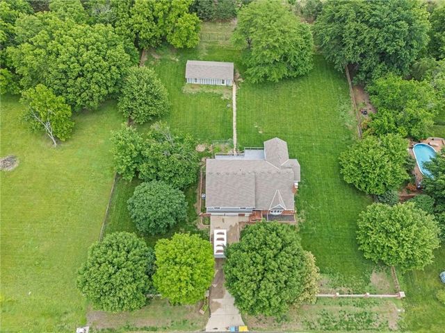 6888 W 185th Terrace, Stilwell, KS 66085