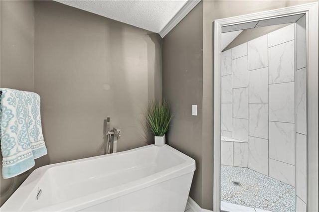 6888 W 185th Terrace, Stilwell, KS 66085