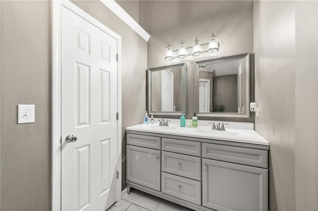 6888 W 185th Terrace, Stilwell, KS 66085