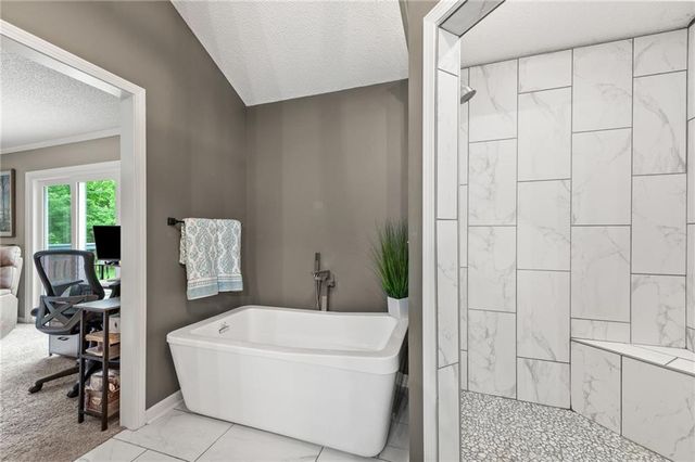 6888 W 185th Terrace, Stilwell, KS 66085