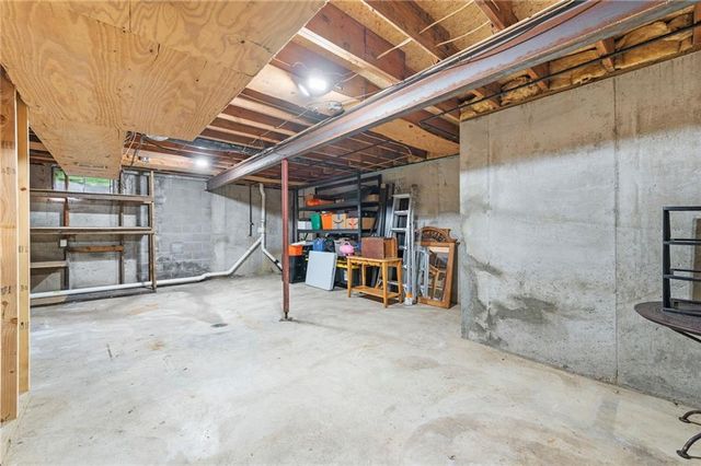 6888 W 185th Terrace, Stilwell, KS 66085