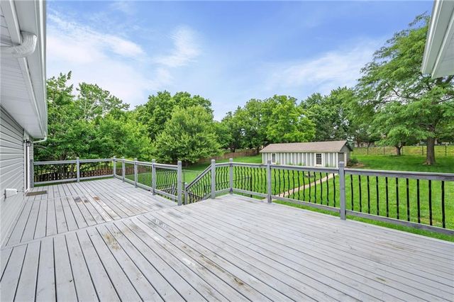 6888 W 185th Terrace, Stilwell, KS 66085