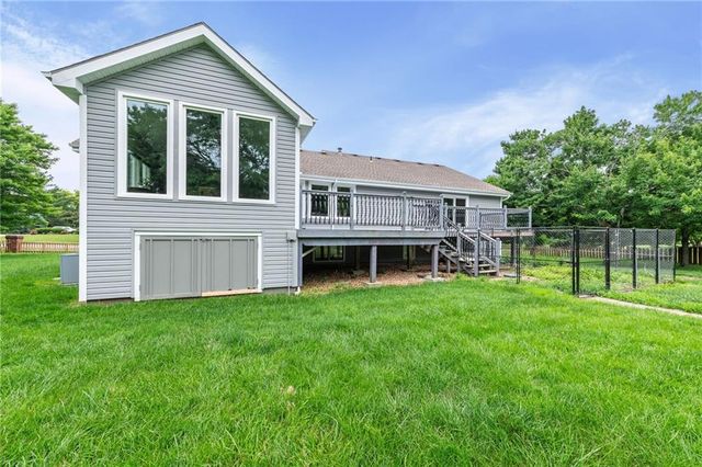 6888 W 185th Terrace, Stilwell, KS 66085