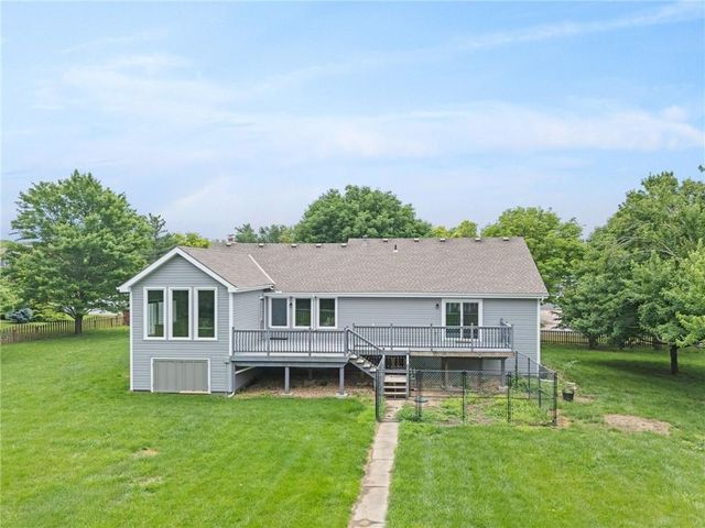 6888 W 185th Terrace, Stilwell, KS 66085