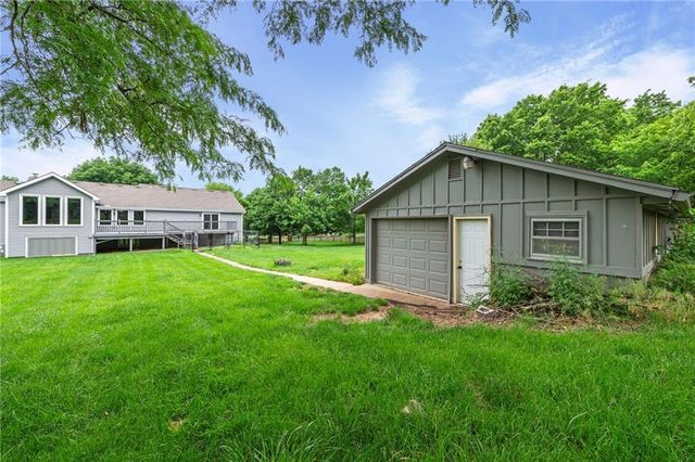 6888 W 185th Terrace, Stilwell, KS 66085