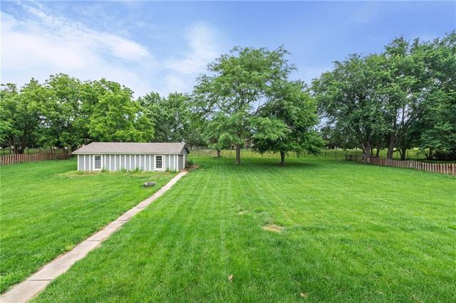 6888 W 185th Terrace, Stilwell, KS 66085