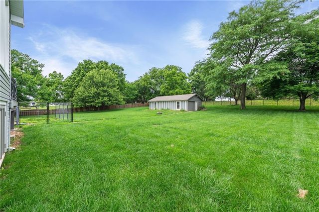 6888 W 185th Terrace, Stilwell, KS 66085