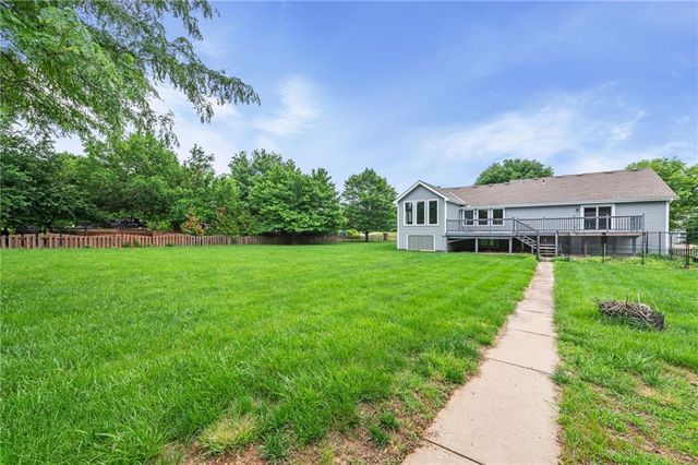 6888 W 185th Terrace, Stilwell, KS 66085