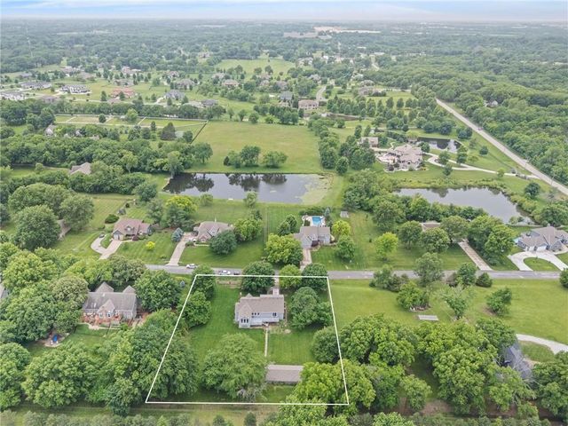 6888 W 185th Terrace, Stilwell, KS 66085