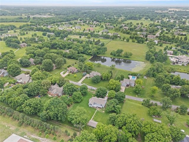 6888 W 185th Terrace, Stilwell, KS 66085