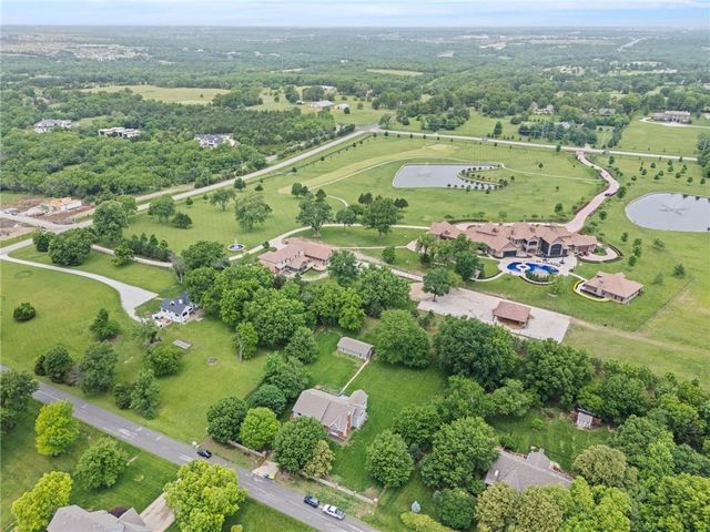 6888 W 185th Terrace, Stilwell, KS 66085