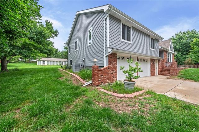 6888 W 185th Terrace, Stilwell, KS 66085