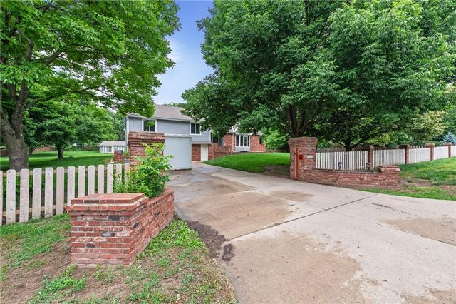 6888 W 185th Terrace, Stilwell, KS 66085