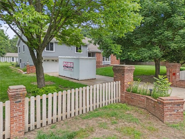 6888 W 185th Terrace, Stilwell, KS 66085