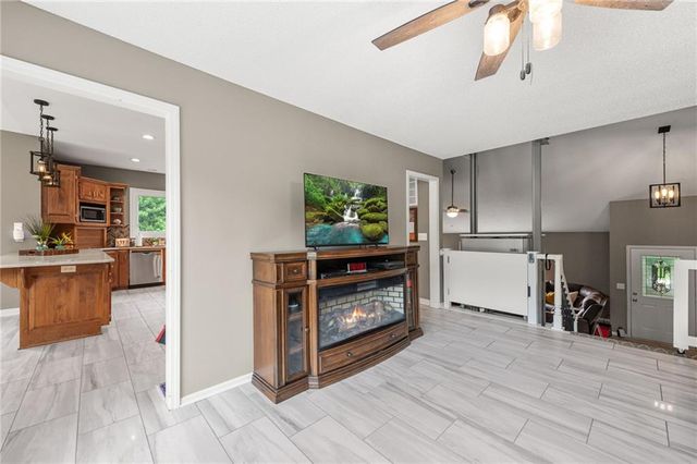 6888 W 185th Terrace, Stilwell, KS 66085