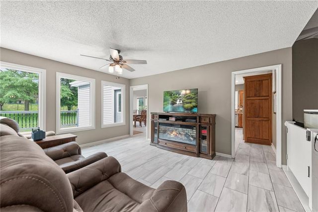 6888 W 185th Terrace, Stilwell, KS 66085