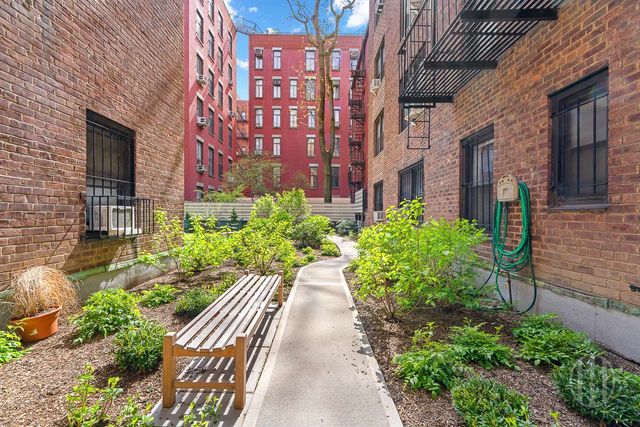 50 E 8th St Apt 6P, New York City, NY 10003