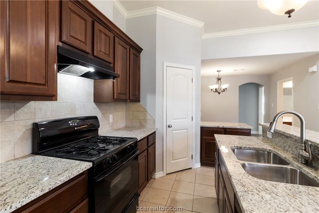 2402 Pleasant Rose Circle, Bryan, TX 77808