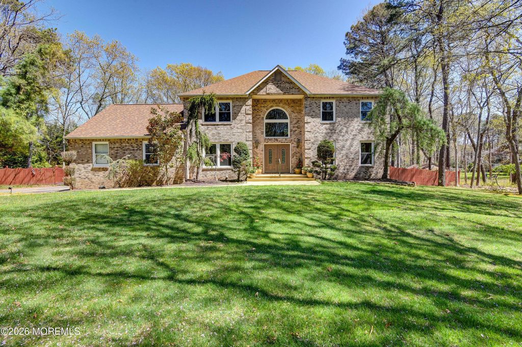 8 Decicco Drive, Freehold, NJ 07728