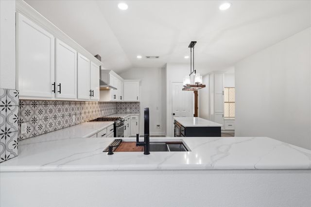 5608 Millers Creek Drive, Argyle, TX 76226