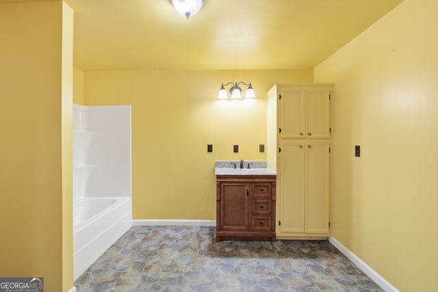 30 Roberson Drive NE, Cartersville, GA 30121