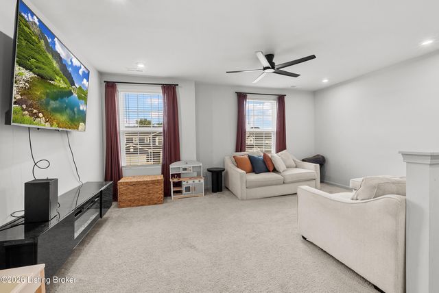 4625 Golden Eagle Dr, Louisville, KY 40245