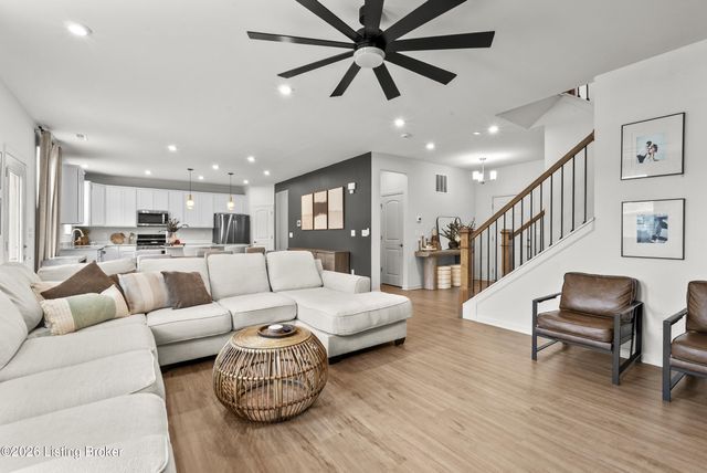 4625 Golden Eagle Dr, Louisville, KY 40245