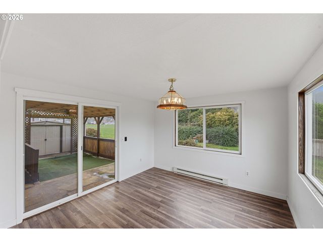 2350 HIGH St, Reedsport, OR 97467