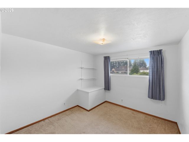 2350 HIGH St, Reedsport, OR 97467