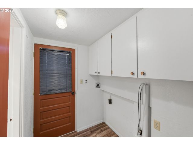 2350 HIGH St, Reedsport, OR 97467