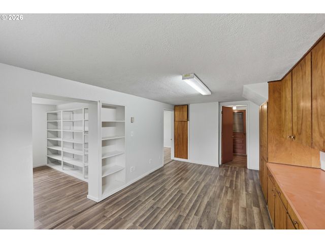 2350 HIGH St, Reedsport, OR 97467