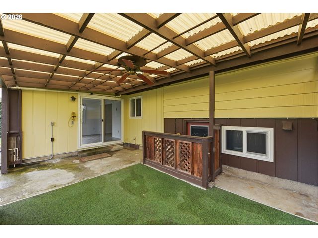 2350 HIGH St, Reedsport, OR 97467