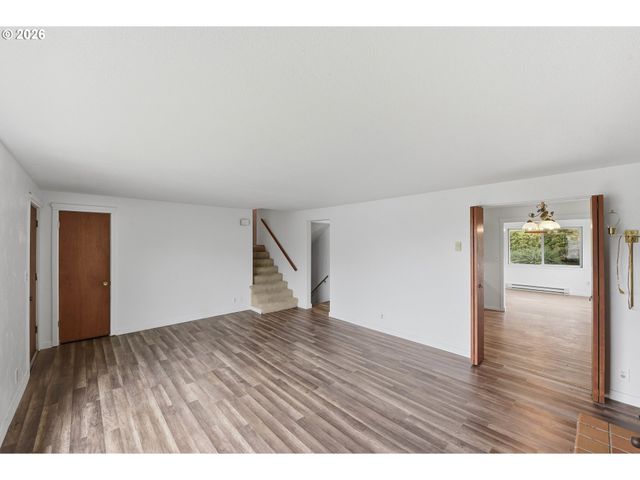 2350 HIGH St, Reedsport, OR 97467