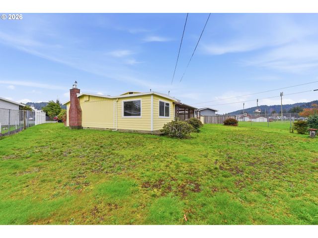 2350 HIGH St, Reedsport, OR 97467