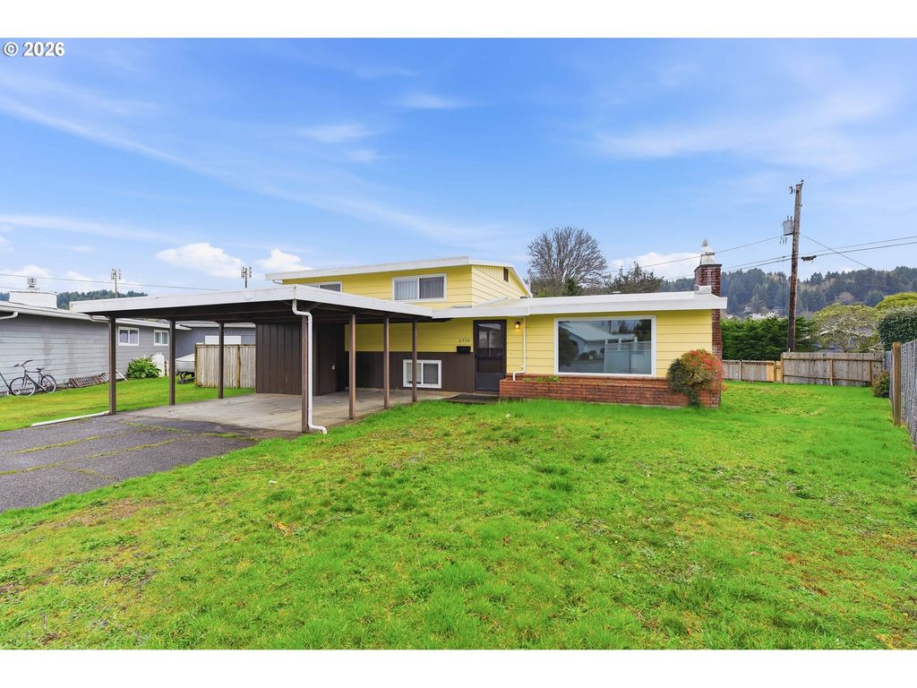 2350 HIGH St, Reedsport, OR 97467