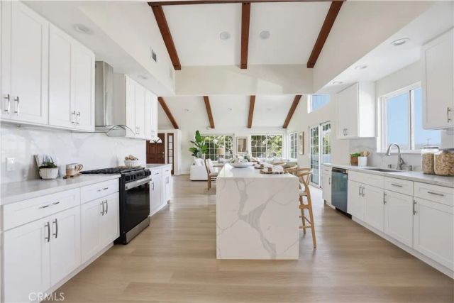6200 W 77th Street, Los Angeles, CA 90045