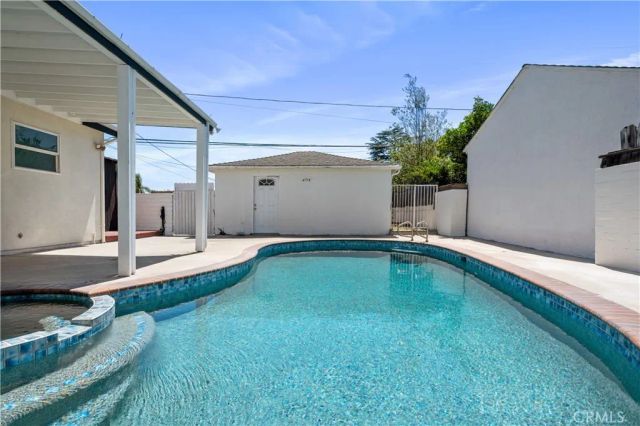 6200 W 77th Street, Los Angeles, CA 90045