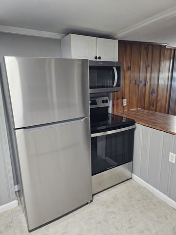 2 Buttomwood Lane D, Auburn, MA 01501