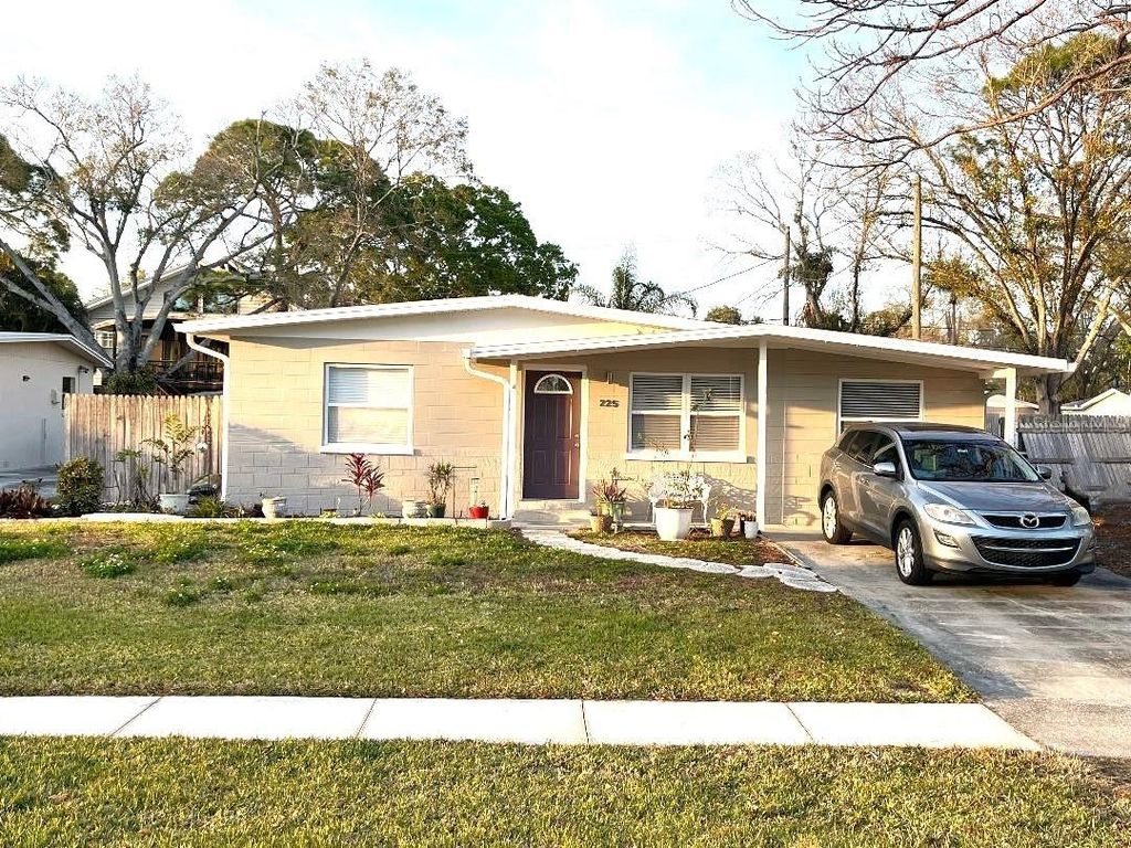 225 83RD AVENUE NE, St Petersburg, FL 33702