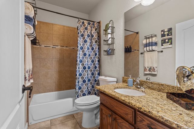 500 Wagon Train, La Vernia, TX 78121