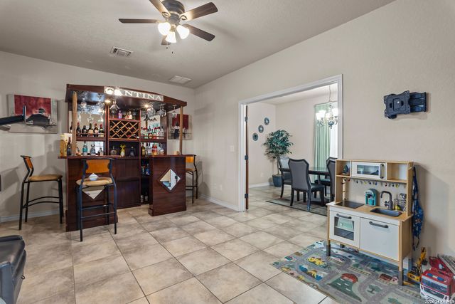 500 Wagon Train, La Vernia, TX 78121