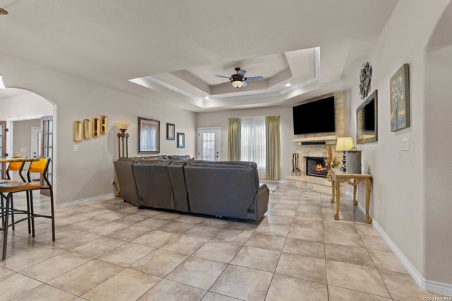 500 Wagon Train, La Vernia, TX 78121