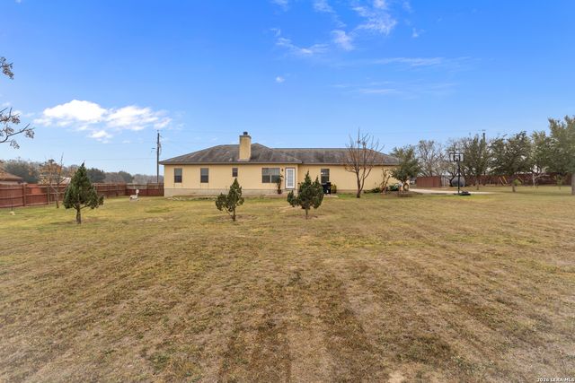 500 Wagon Train, La Vernia, TX 78121