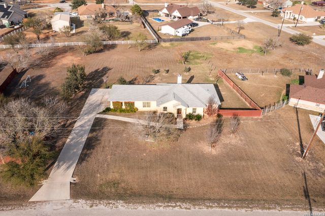 500 Wagon Train, La Vernia, TX 78121