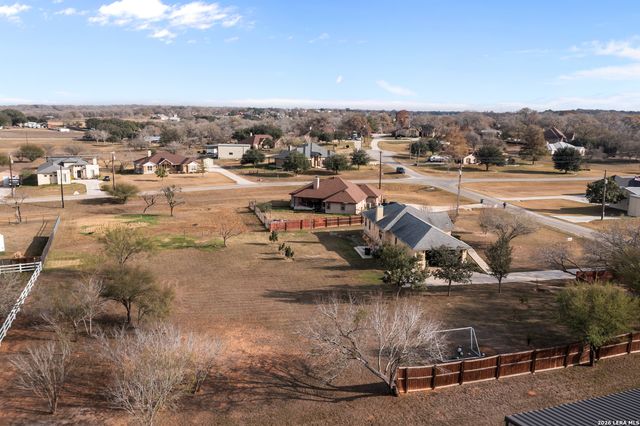 500 Wagon Train, La Vernia, TX 78121