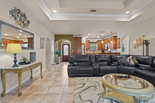 500 Wagon Train, La Vernia, TX 78121